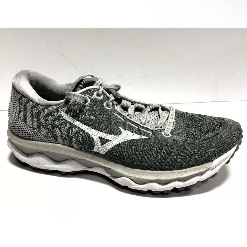 Mizuno Women’s Wavesky Waveknit 3, Gray Running Shoes, Size 7 M